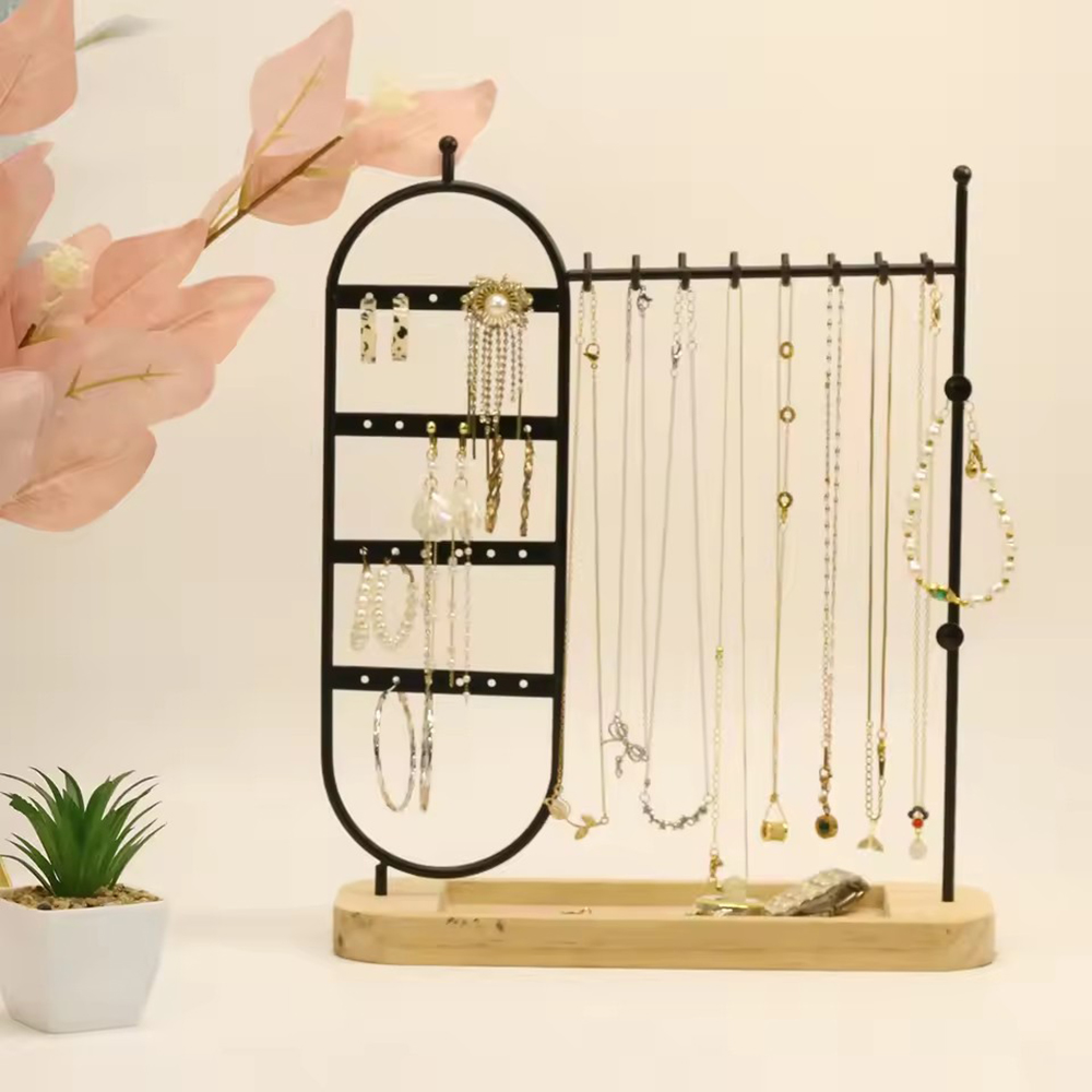 رف مجوهرات بقاعدة من الخشب الص - مراجعة Jewelry And Watches Store وسعره