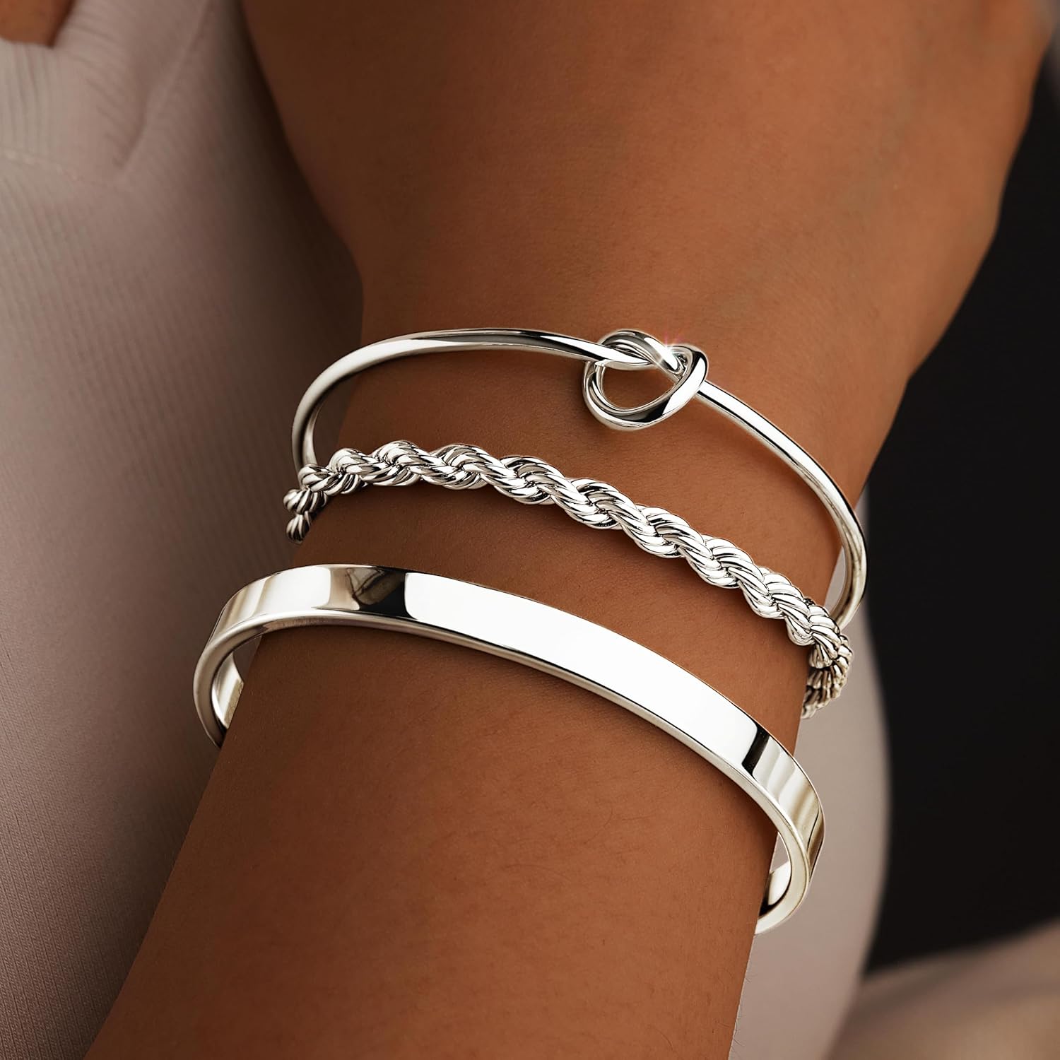 أساور فضة استرلينية عيار 925 ل - مراجعة Jewelry Essentials Watches وسعره