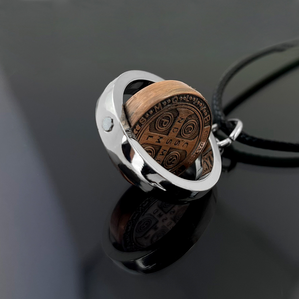 قلادة جديدة بتميمة القديس بيني - مراجعة Jewelry & Watches Sp Z Oo Ul Frezerów 3 وسعره