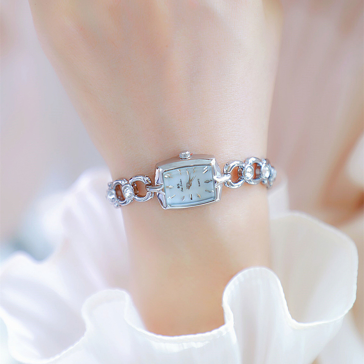 ساعة UTHAI للنساء من العلامة ا - مراجعة Jewelry Watches Brands وسعره
