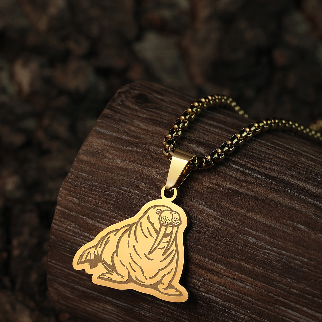 قلادات من الفولاذ المقاوم للصد - مراجعة Pacific Jewelry & Watches Los Angeles وسعره
